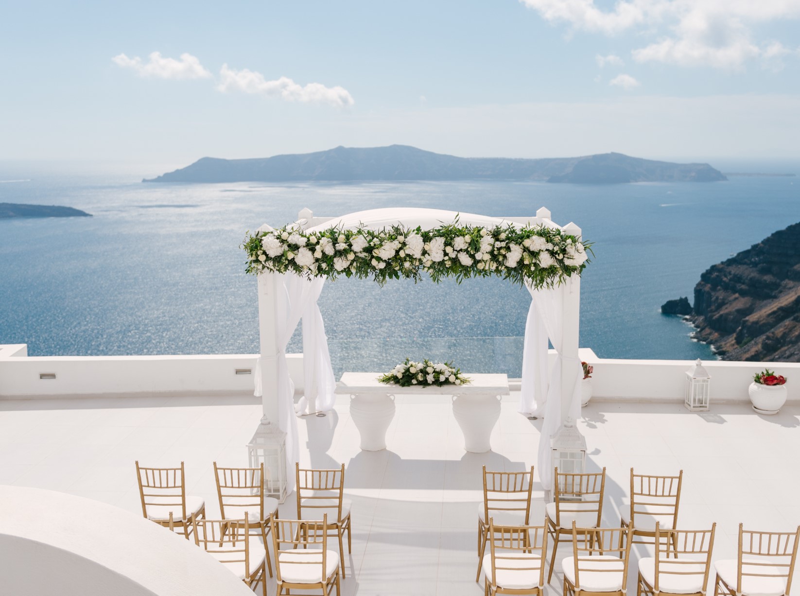 Unveiling the Magic of Dana Villas: A Santorini Wedding Venue Like No Other